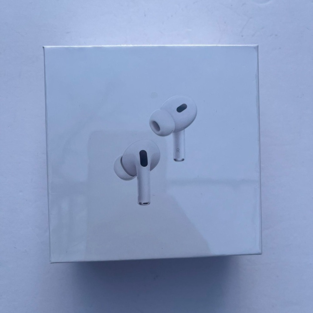 Apple AirPods Pro with MagSafe Charging Case